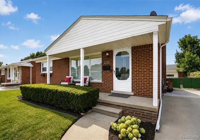 5th image of 6523 Henry Ruff Rd, Garden City, MI 48135 2010 | MLS# 61023417