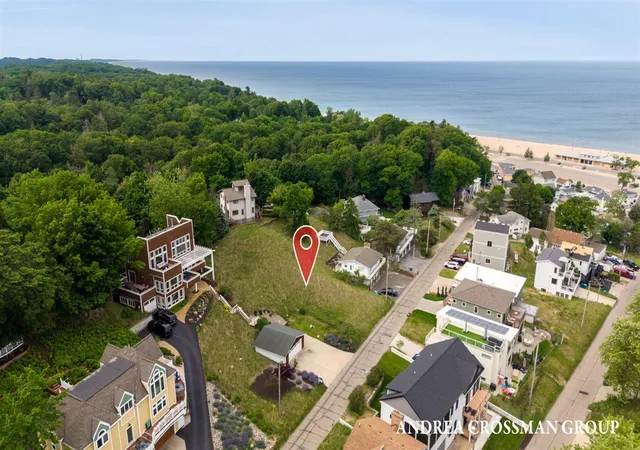 1st image of 134 Prospect St, Grand Haven, MI 49417 | MLS# 70538495