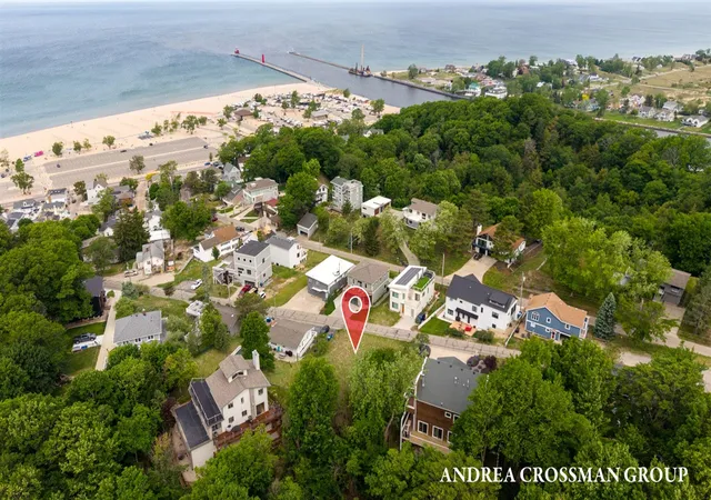3rd image of 134 Prospect St, Grand Haven, MI 49417 | MLS# 70538495