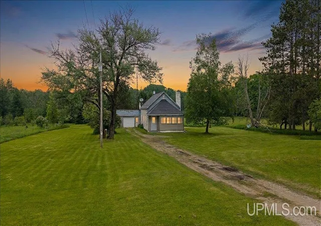 Homes for sale in Gladstone, MI | 6038 29th Ln, Gladstone, MI 49837 | MLS# 50210761