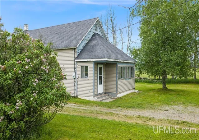 Homes for sale in Gladstone, MI | 6038 29Th Ln, Gladstone, MI 49837 | MLS# 50210761