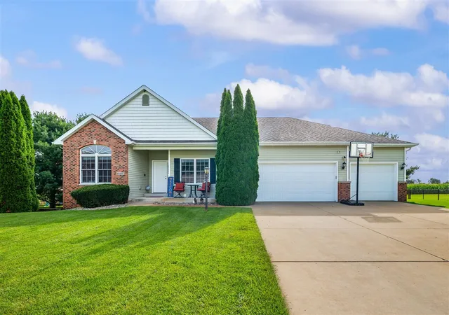 Photo 1 of Single family home for sale at 69265 Sundance Dr, Edwardsburg, MI 49112 | MLS# 70553870 | Listing updated on 2026-09-23