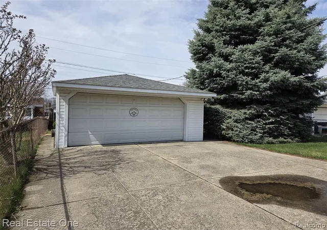 Homes for sale in Taylor, MI | 7946 Mckinley St, Taylor, MI 48180 2486 | MLS# 60980746