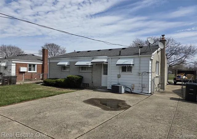Homes for sale in Taylor, MI | 7946 Mckinley St, Taylor, MI 48180 2486 | MLS# 60980746