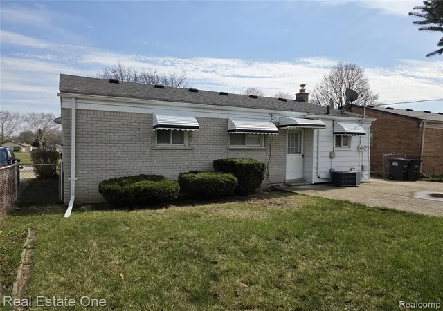 Homes for sale in Taylor, MI | 7946 Mckinley St, Taylor, MI 48180 2486 | MLS# 60980746