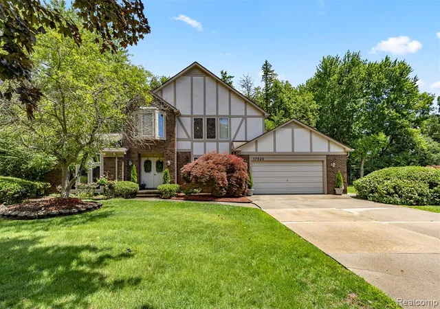 4th image of 17520 Laurel Dr, Livonia, MI 48152 | MLS# 61005348