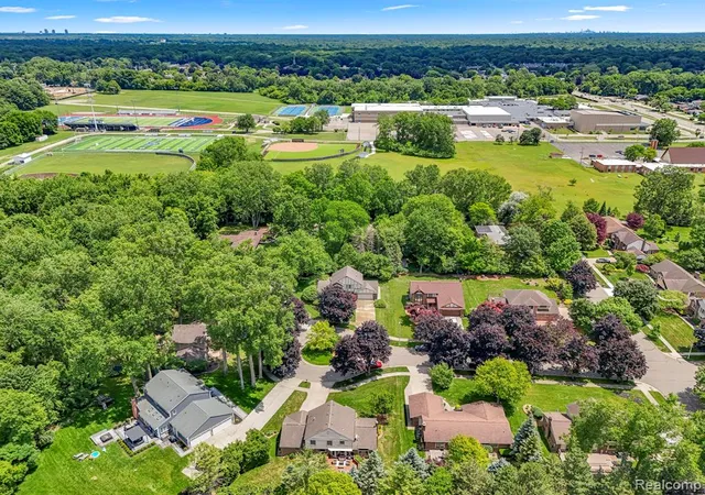 55th image of 17520 Laurel Dr, Livonia, MI 48152 | MLS# 61005348