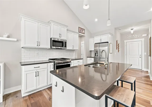 Photo 4 of Single family home for sale at 6927 Caliburn Dr, Caledonia, MI 49316 | MLS# 70553000 | Listing updated on 2026-09-04
