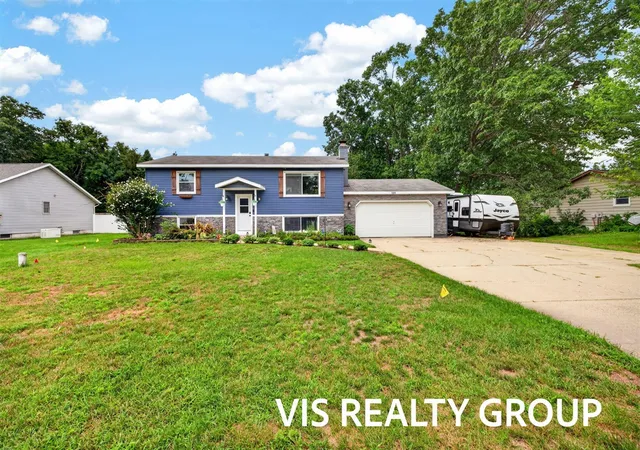 Photo 2 of Sale Pending at 531 E Chadwick Dr, Muskegon, MI 49445 | MLS# 70552131 | Listing updated on 2026-08-27