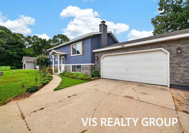 Photo 3 of Sale Pending at 531 E Chadwick Dr, Muskegon, MI 49445 | MLS# 70552131 | Listing updated on 2026-08-27