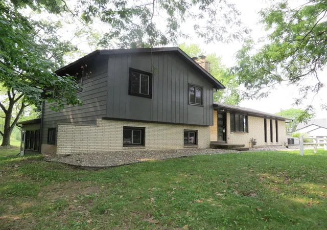 Photo 3 of Sale Pending at 5591 Wing Ave, Grand Rapids, MI 49512 | MLS# 70551698 | Listing updated on 2026-08-19