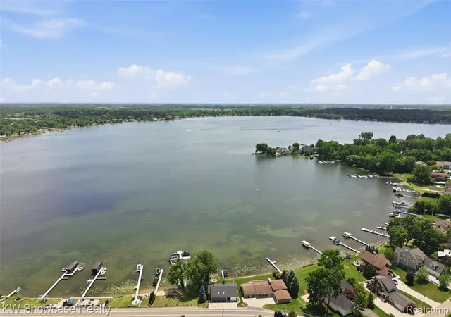 Homes for sale in Walled Lake, MI | 301 S Pontiac Trl, Walled Lake, MI 48390 | MLS# 61005465
