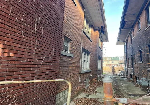 2nd image of 2052 Clairmount St, Detroit, MI 48206