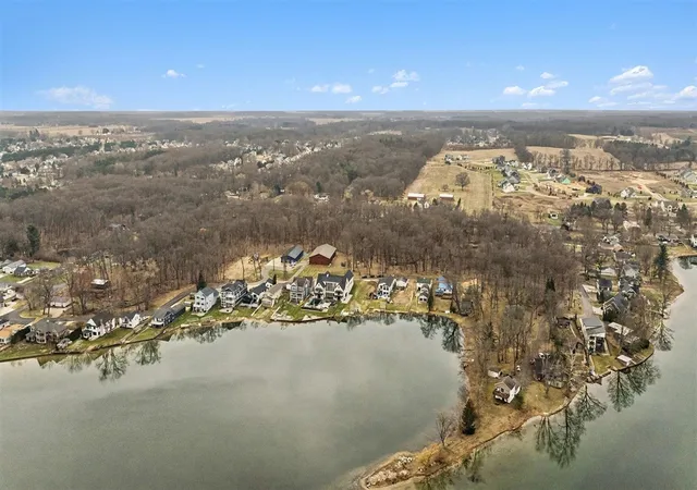 3rd image of 1605 S Crooked Lake Dr, Kalamazoo, MI 49009 | MLS# 70518833