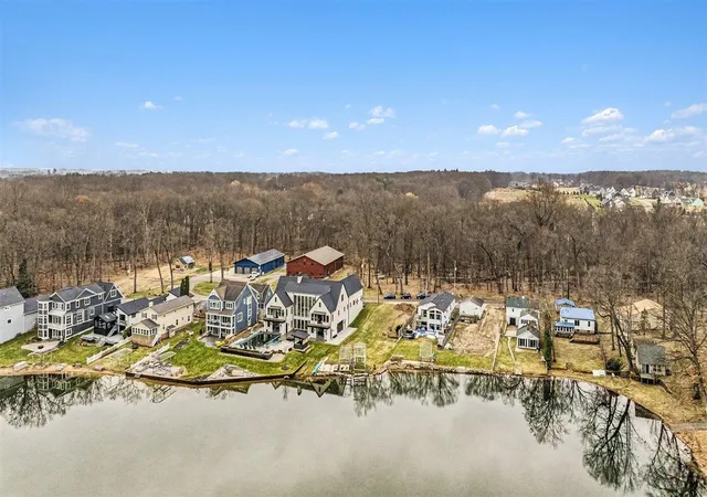 4th image of 1605 S Crooked Lake Dr, Kalamazoo, MI 49009 | MLS# 70518833