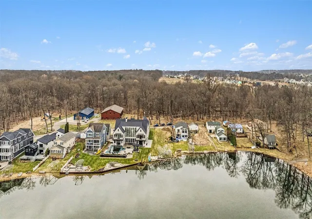 5th image of 1605 S Crooked Lake Dr, Kalamazoo, MI 49009 | MLS# 70518833