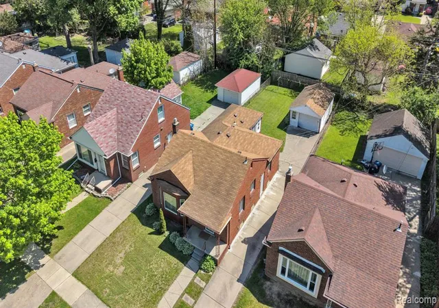 Photo 4 of Single family home for sale at 9578 Grayfield, Redford, MI 48239 1424 | MLS# 60991715 | Listing updated on 2026-09-04