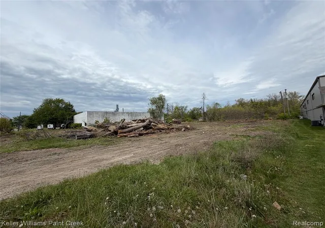 2nd image of 22477 15 Mile Rd, Clinton Township, MI 48035 | MLS# 60989571