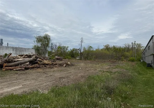 3rd image of 22477 15 Mile Rd, Clinton Township, MI 48035 | MLS# 60989571