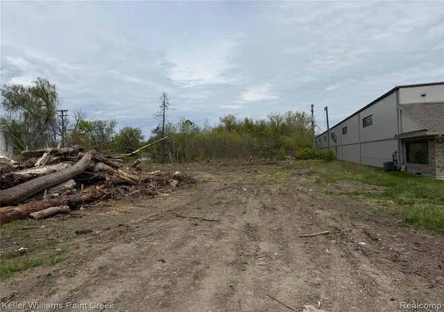 4th image of 22477 15 Mile Rd, Clinton Township, MI 48035 | MLS# 60989571
