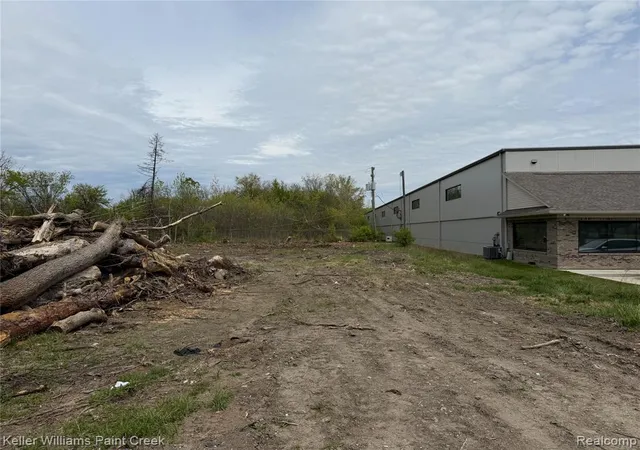 5th image of 22477 15 Mile Rd, Clinton Township, MI 48035 | MLS# 60989571