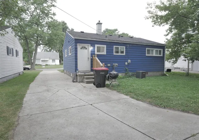 Photo 2 of Sale Pending at 28444 Everett St, Southfield, MI 48076 | MLS# 70554493 | Listing updated on 2026-09-15