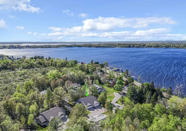 5th image of 122 Davidsen Shores Dr, Cadillac, MI 49601