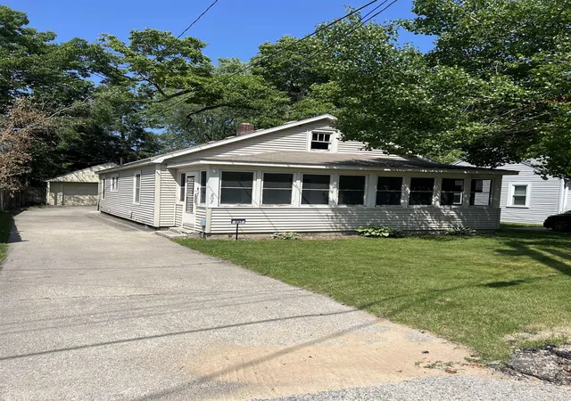 Homes for sale in Bay City, MI | 207 Coolidge Dr, Bay City, MI 48706 | MLS# 50213468