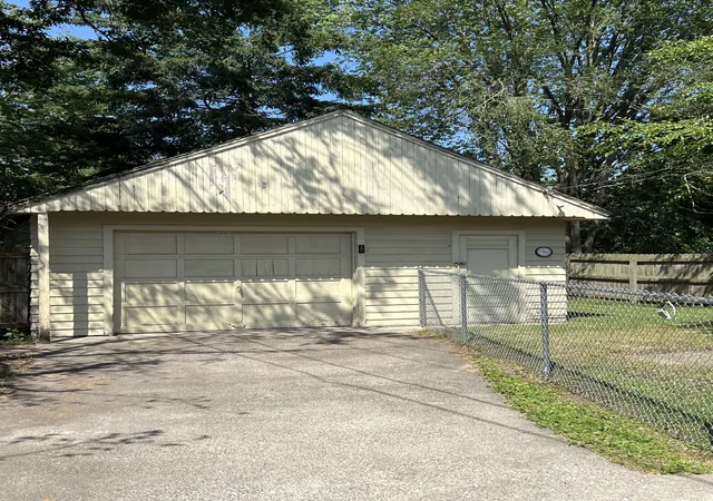 Homes for sale in Bay City, MI | 207 Coolidge Dr, Bay City, MI 48706 | MLS# 50213468