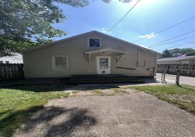 Homes for sale in Bay City, MI | 207 Coolidge Dr, Bay City, MI 48706 | MLS# 50213468
