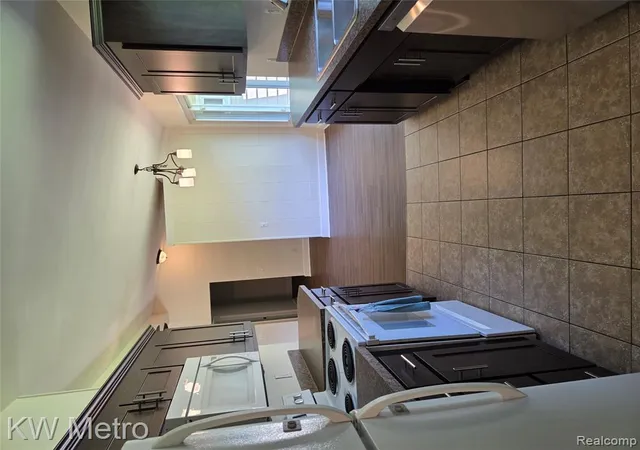 Photo 3 of Single family home for sale at 1755 Wellington Ave, Bloomfield Hills, MI 48302 0062 | MLS# 61014812 | Listing updated on 2026-09-16
