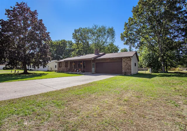 Photo 3 of Sale Pending at 888 S Kingwood Ct, Holland, MI 49424 | MLS# 70496796 | Listing updated on 2025-10-07