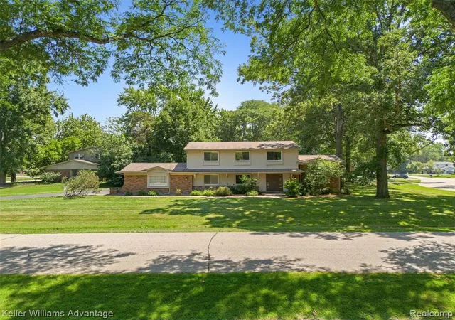 Photo 2 of Single family home for sale at 6711 Woodside Trl, West Bloomfield, MI 48322 3914 | MLS# 61011194 | Listing updated on 2026-09-13