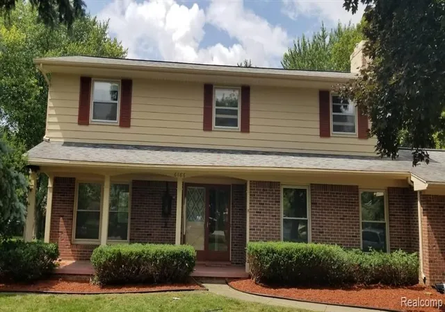 Photo 3 of Sale Pending at 6186 Kings Crown Rd, Grand Blanc, MI 48439 | MLS# 60096209 | Listing updated on 2025-06-20