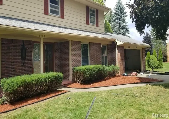 Photo 3 of Sale Pending at 6186 Kings Crown Rd, Grand Blanc, MI 48439 | MLS# 60096209 | Listing updated on 2025-06-20