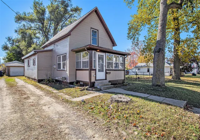 1st image of 127 W Argyle St, Jackson, MI 49202 | MLS# 70504090