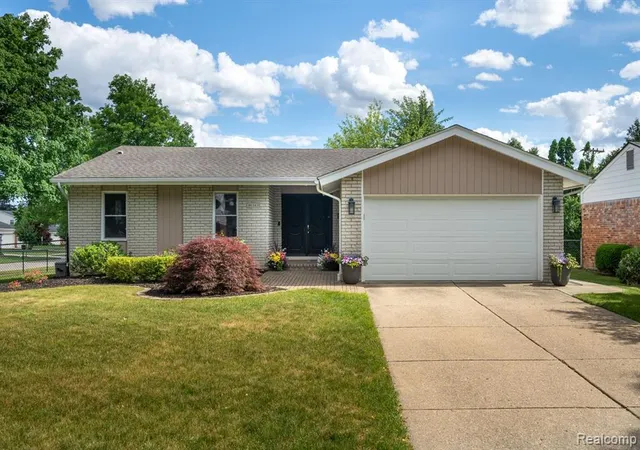 2nd image of 36343 Dardanella St, Livonia, MI 48152 | MLS# 61003954
