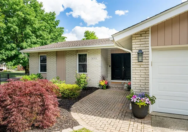 3rd image of 36343 Dardanella St, Livonia, MI 48152 | MLS# 61003954