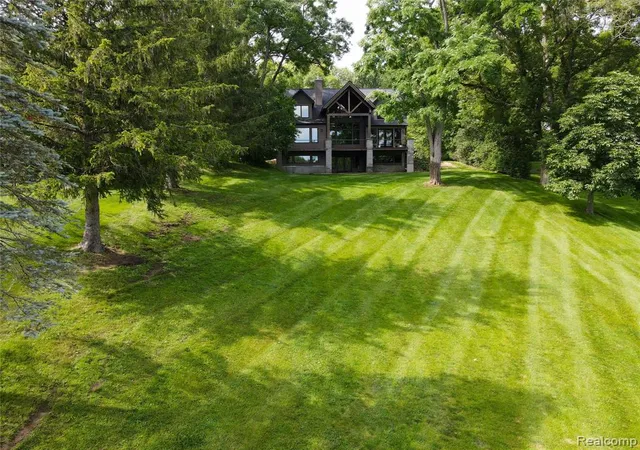 3rd image of 11590 Sumpter Dr, South Lyon, MI 48178 | MLS# 61008159