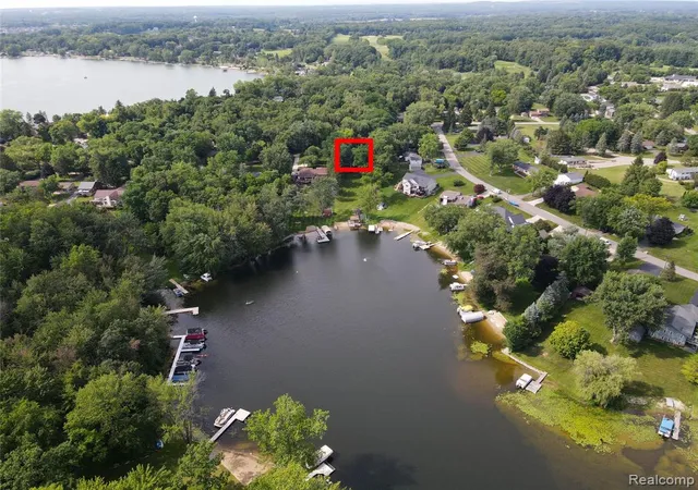 4th image of 11590 Sumpter Dr, South Lyon, MI 48178 | MLS# 61008159