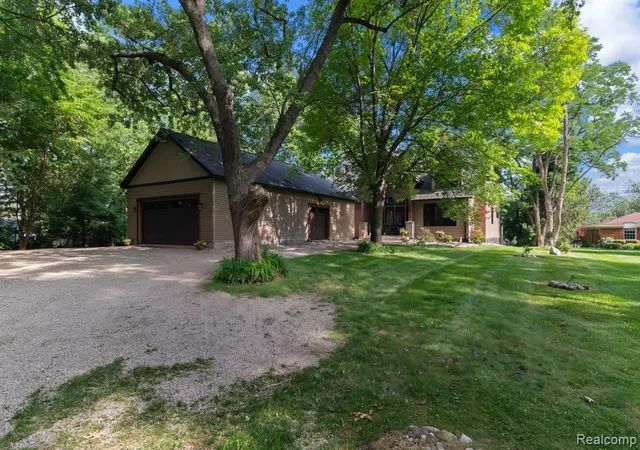 68th image of 11590 Sumpter Dr, South Lyon, MI 48178 8812 | MLS# 61008159