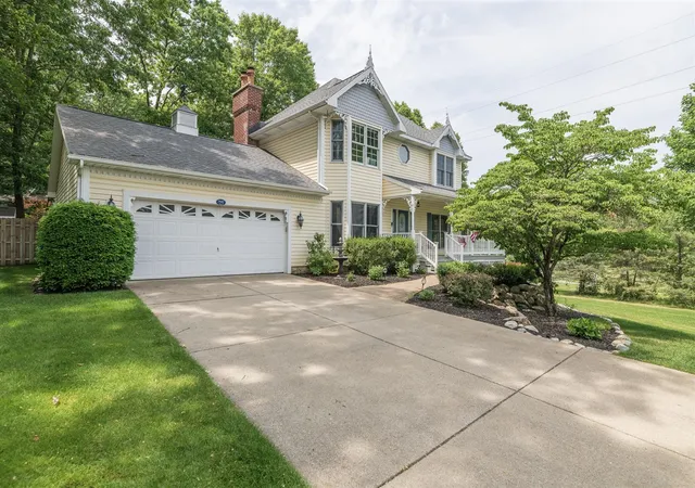 Homes for sale in Kalamazoo, MI | 7942 S 12th St, Kalamazoo, MI 49009 | MLS# 70537836