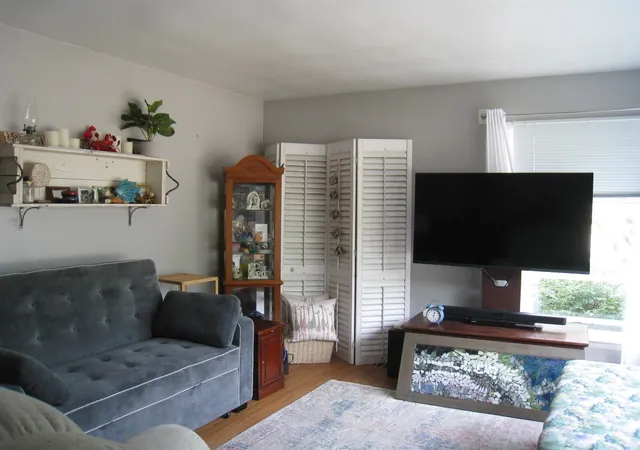 Photo 3 of Sale Pending at 1049 W Summit Ave, Muskegon, MI 49441 | MLS# 70552438 | Listing updated on 2026-09-15