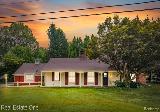 Photo 1 of Sale Pending at 4195 Orchard Wy, Bloomfield Hills, MI 48301 1634 | MLS# 61024353 | Listing updated on 2026-09-17