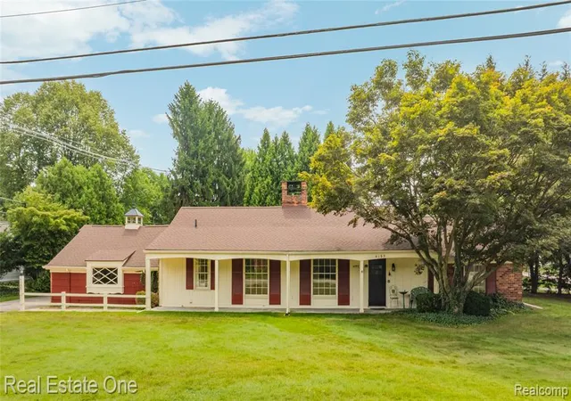 Photo 2 of Sale Pending at 4195 Orchard Wy, Bloomfield Hills, MI 48301 1634 | MLS# 61024353 | Listing updated on 2026-09-17