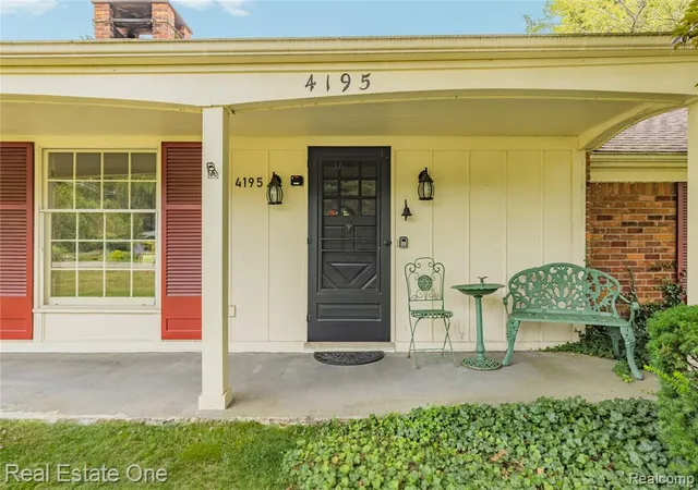 Photo 4 of Sale Pending at 4195 Orchard Wy, Bloomfield Hills, MI 48301 1634 | MLS# 61024353 | Listing updated on 2026-09-17