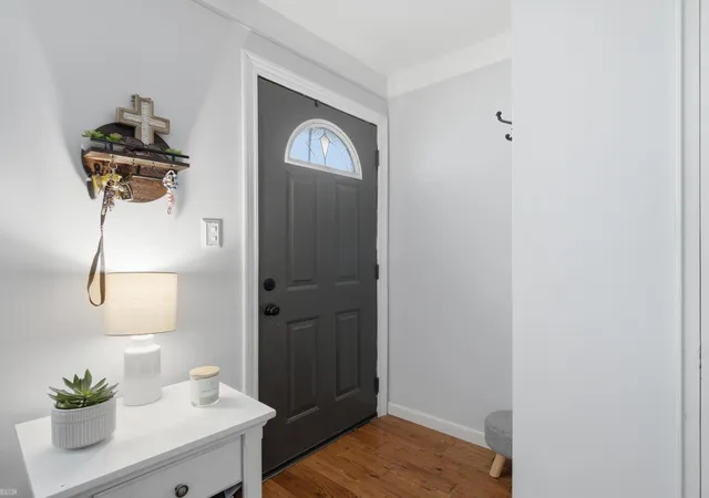 Photo 2 of Sale Pending at 23801 Beverly St, Saint Clair Shores, MI 48082 | MLS# 50219972 | Listing updated on 2026-08-29
