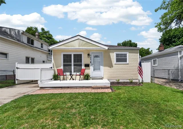 Homes for sale in Hazel Park, MI | 985 E Jarvis Ave, Hazel Park, MI 48030 | MLS# 61002869