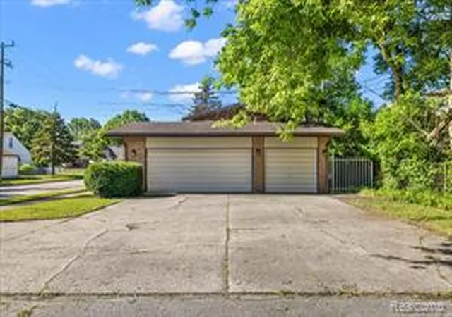 Homes for sale in Hazel Park, MI | 1631 E Elza Ave, Hazel Park, MI 48030 | MLS# 61009903
