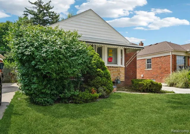 Photo 3 of Single family home for sale at 15237 Warwick Ave, Allen Park, MI 48101 2970 | MLS# 61023216 | Listing updated on 2026-08-21